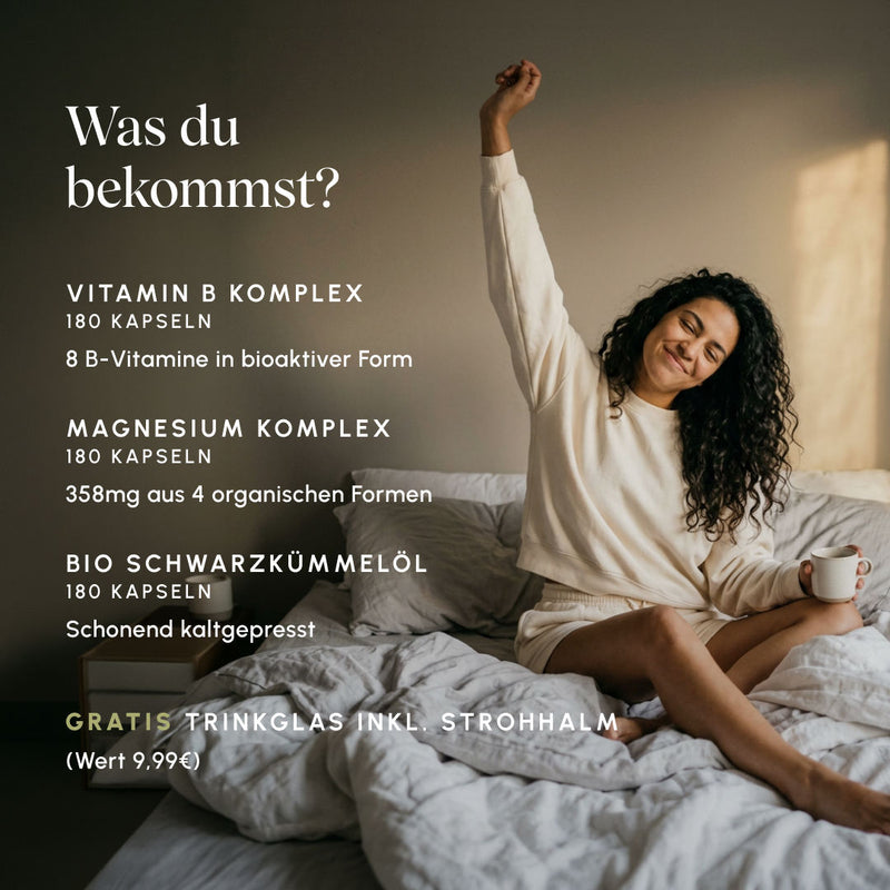 Infografik auf dunklem Hintergrund mit Frau die sich morgendlich streckt und eine Tasse hält. Produktübersicht: Vitamin B Komplex 180 Kapseln (8 B-Vitamine in bioaktiver Form), Magnesium Komplex 180 Kapseln (358mg aus 4 organischen Formen), Bio Schwarzkümmelöl 180 Kapseln (schonend kaltgepresst), gratis Trinkglas inkl. Strohhalm (Wert 9,99€)