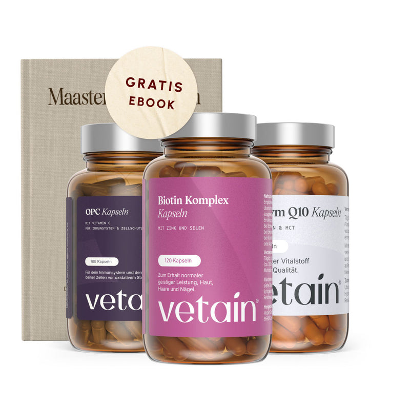 Vetain Inner Beauty Bundle: OPC Kapseln, Biotin Komplex Kapseln und Coenzym Q10 Kapseln in braunen Glasflaschen mit silbernem Deckel, dahinter das Buch „Maaster Your Health" mit „Gratis Ebook"-Badge