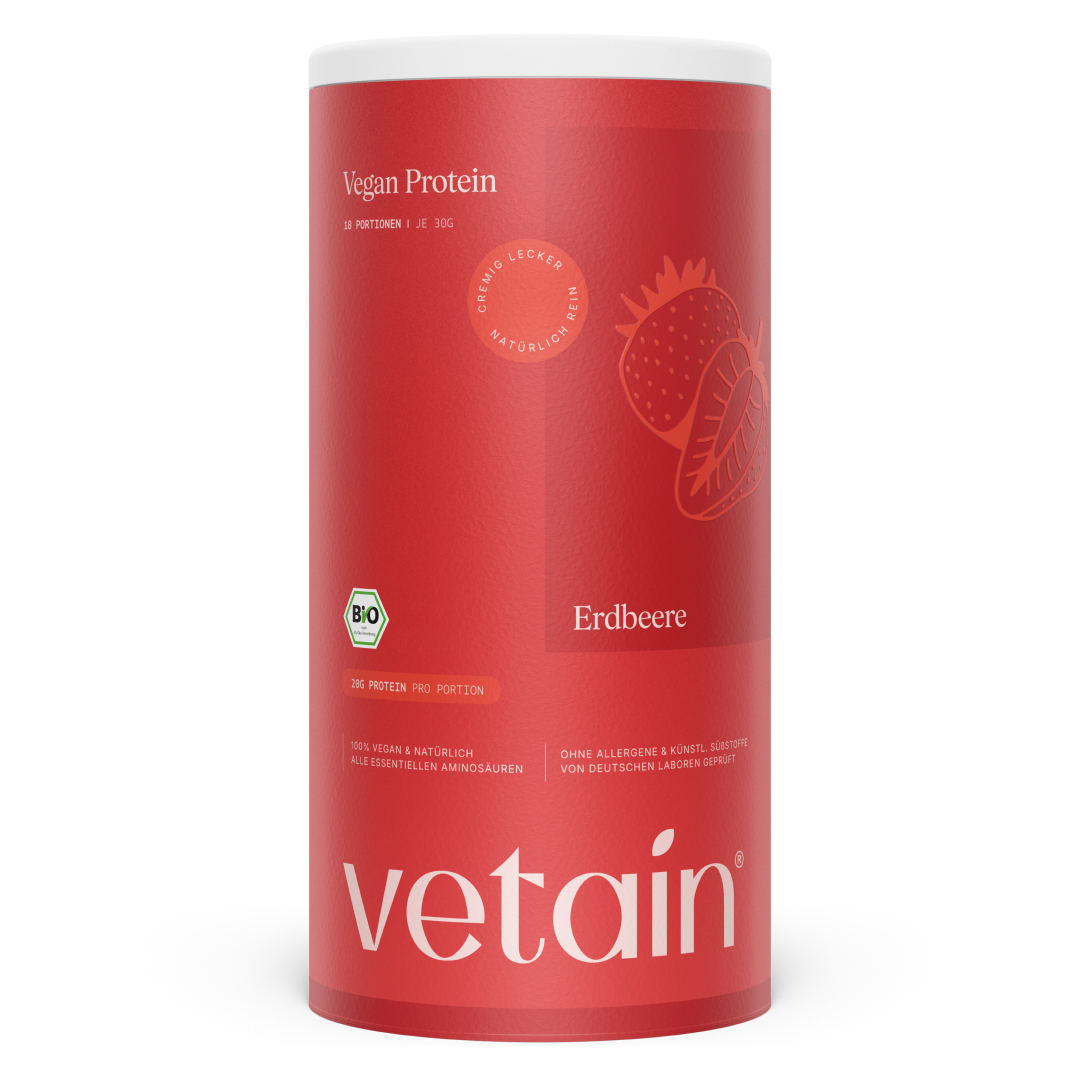 Vetain Vegan Protein Strawberry in a red can with strawberry illustration, front view and isolated on a white background; organic seal, 20 g protein per serving.