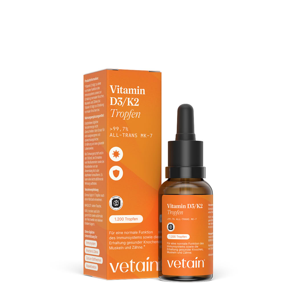 Vetain Vitamin D3/K2 drops with over 99.7% all-trans MK-7 – product carton and brown glass dropper bottle with 1,200 drops on a white background.