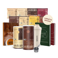 Vetain 30 Tage Herbst-Starterset: acht Vegan-Protein-Proben in verschiedenen Sorten, zwei 540 g Dosen (Bourbon-Vanille und Kakao), Vetain Shaker, Edelstahl-Scoop und drei eBooks. Badge: „+ Gratis eBooks“.